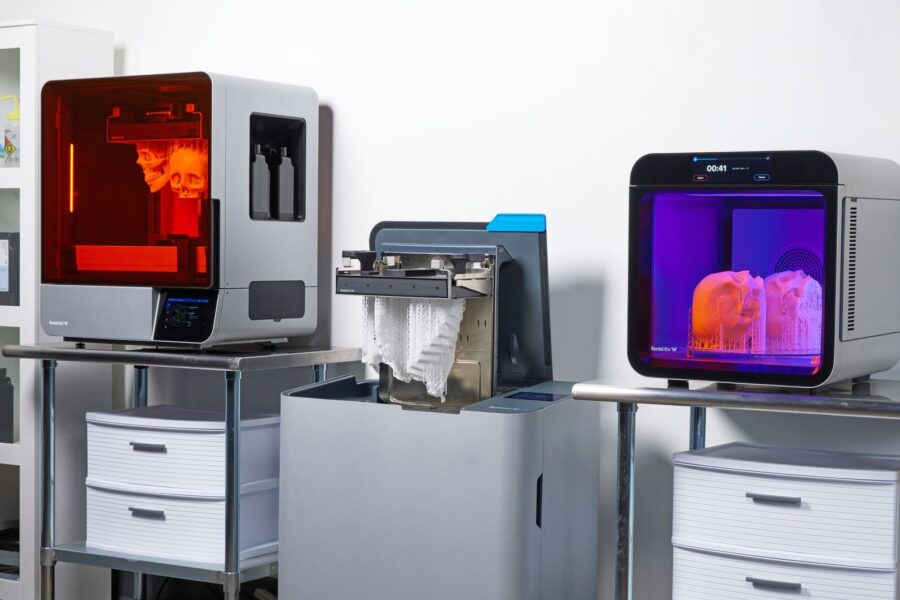 Formlabs Form 4L Complete Package – leistungsstarker großformatiger SLA-Resindruck mit hoher Geschwindigkeit, breiter Materialvielfalt und durchgängiger Prozesskette vom Druck bis zur Nachbearbeitung