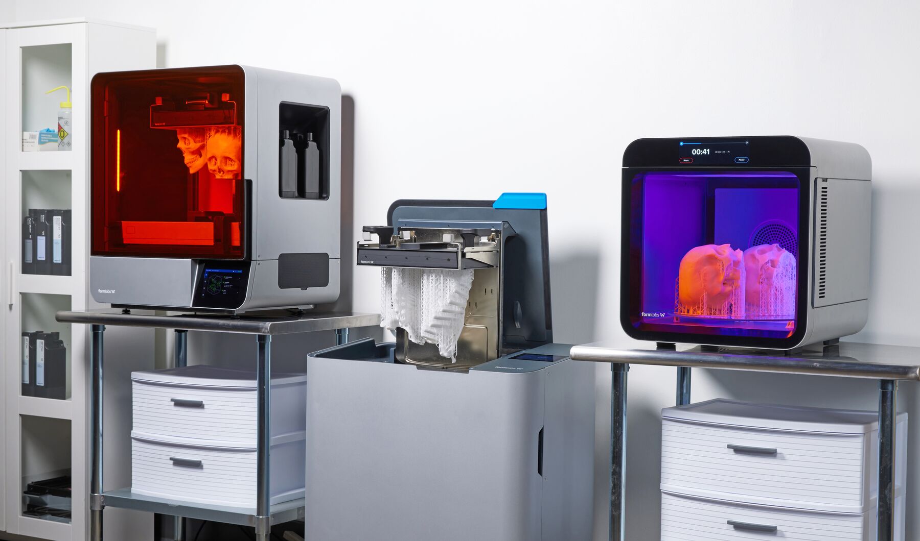 Form 4L Complete Package Formlabs Form 4L Complete Package – leistungsstarker großformatiger SLA-Resindruck mit hoher Geschwindigkeit, breiter Materialvielfalt und durchgängiger Prozesskette vom Druck bis zur Nachbearbeitung